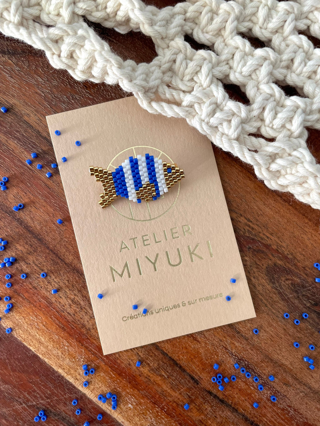 Broche Poisson bleu, blanc & doré