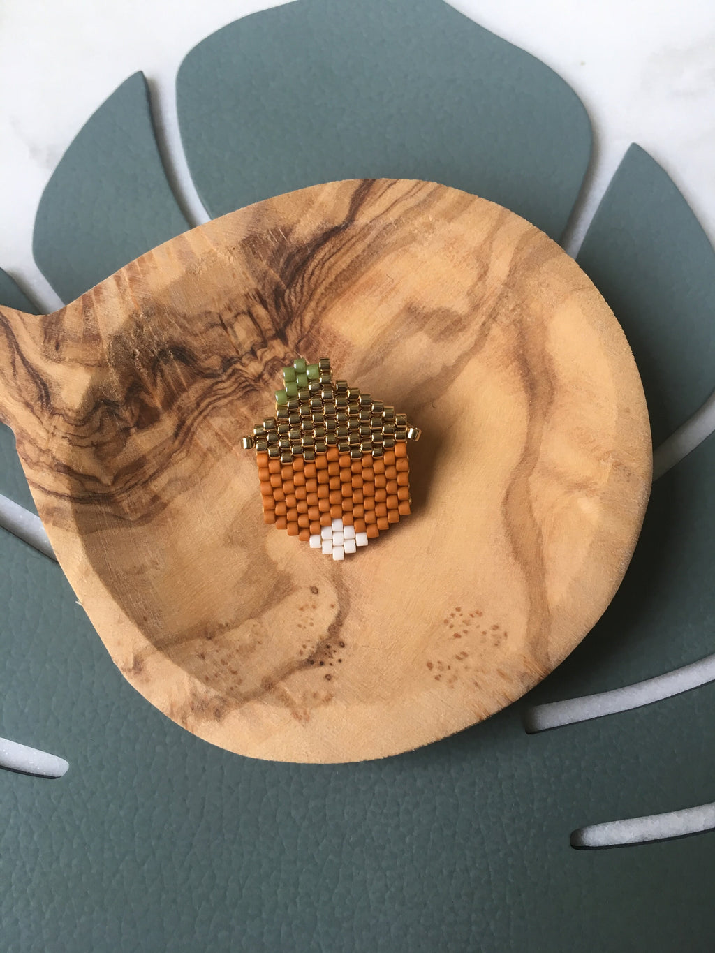 Broche Noisette