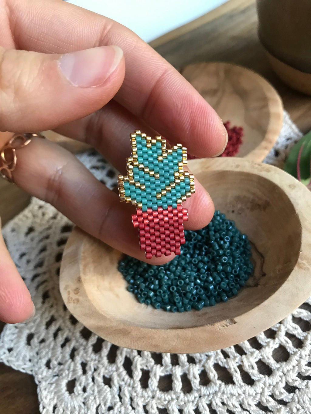 Broche plante verte