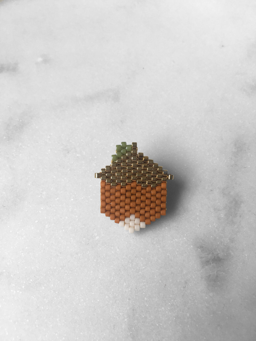 Broche Noisette