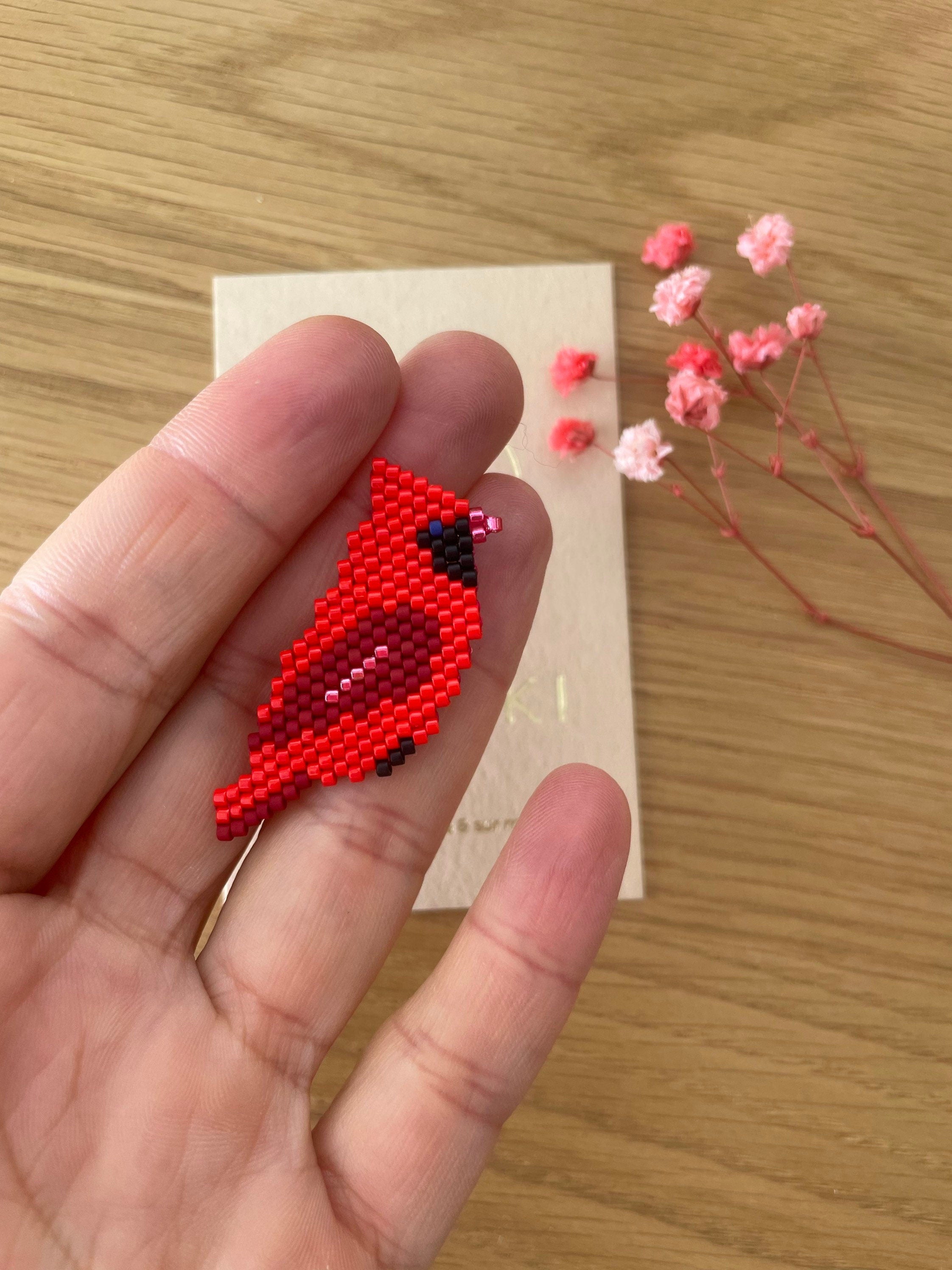 Broche Cardinal Rouge