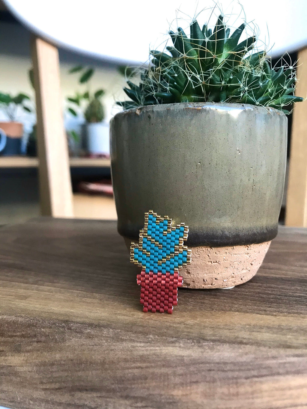 Broche plante verte