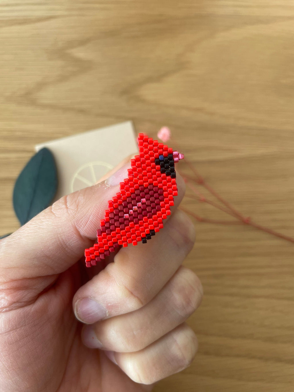 Broche Cardinal Rouge